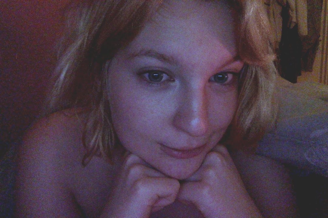 witchhoe:  Look who is blonde and naked 