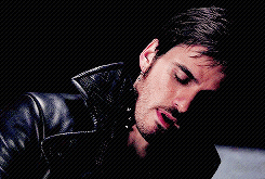 neverlandspirate:  Killian + Snark for fponthedl  Happy holidays, Marie! From your Hookersnet Secret