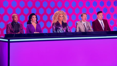 gothish:  the judges faces when phi phi turned down the hug from alyssa tho omg 