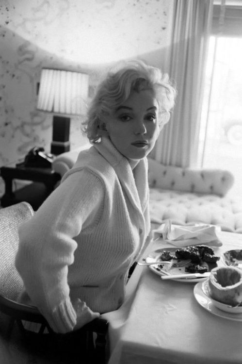 marilyn-monroe-collection:  Marilyn Monroe photographer by Gordon Parks, 1956.