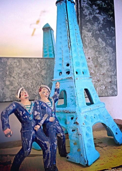 rstabbert: Blue Eiffel Tower and Matelots