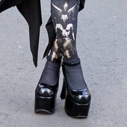 sonnearchive-deactivated2022120:♡ thinking of shoes ♡