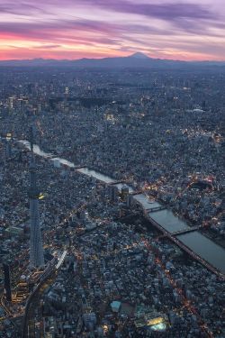 r2&ndash;d2:  Tokyo Sunset by (Sandro Bisaro) | Follow on Tumblr 