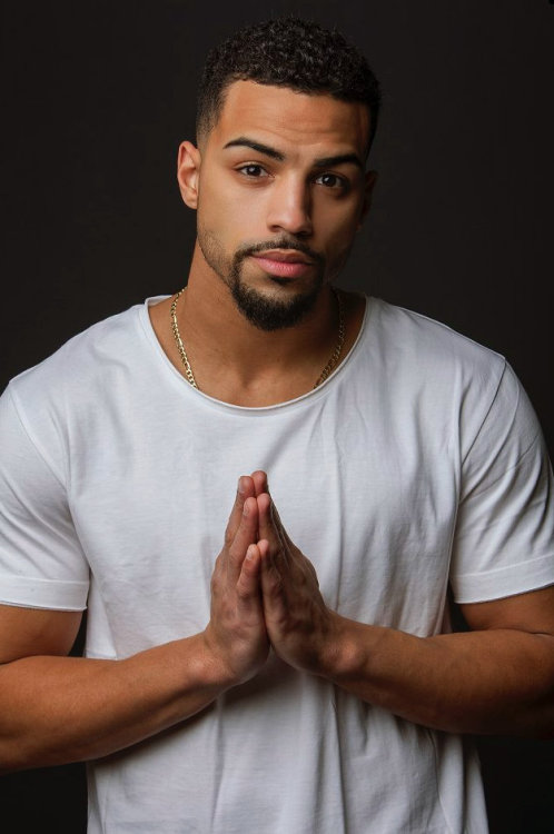 trentmiles4:  serpentine913:  Vincent Henry  handsome