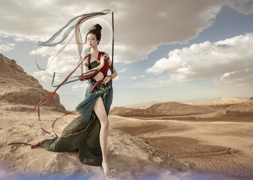 ziseviolet:mushroomtale:真的菜菜 Photoshoot depicting dunhuang-style feitian/飞天 (apsaras).