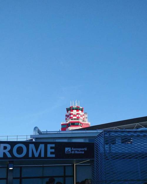 A presto Roma ❤ #nubiainitalia  _______________ #fiumicinoairport #fiumicino #sky #blue #azzurro #co