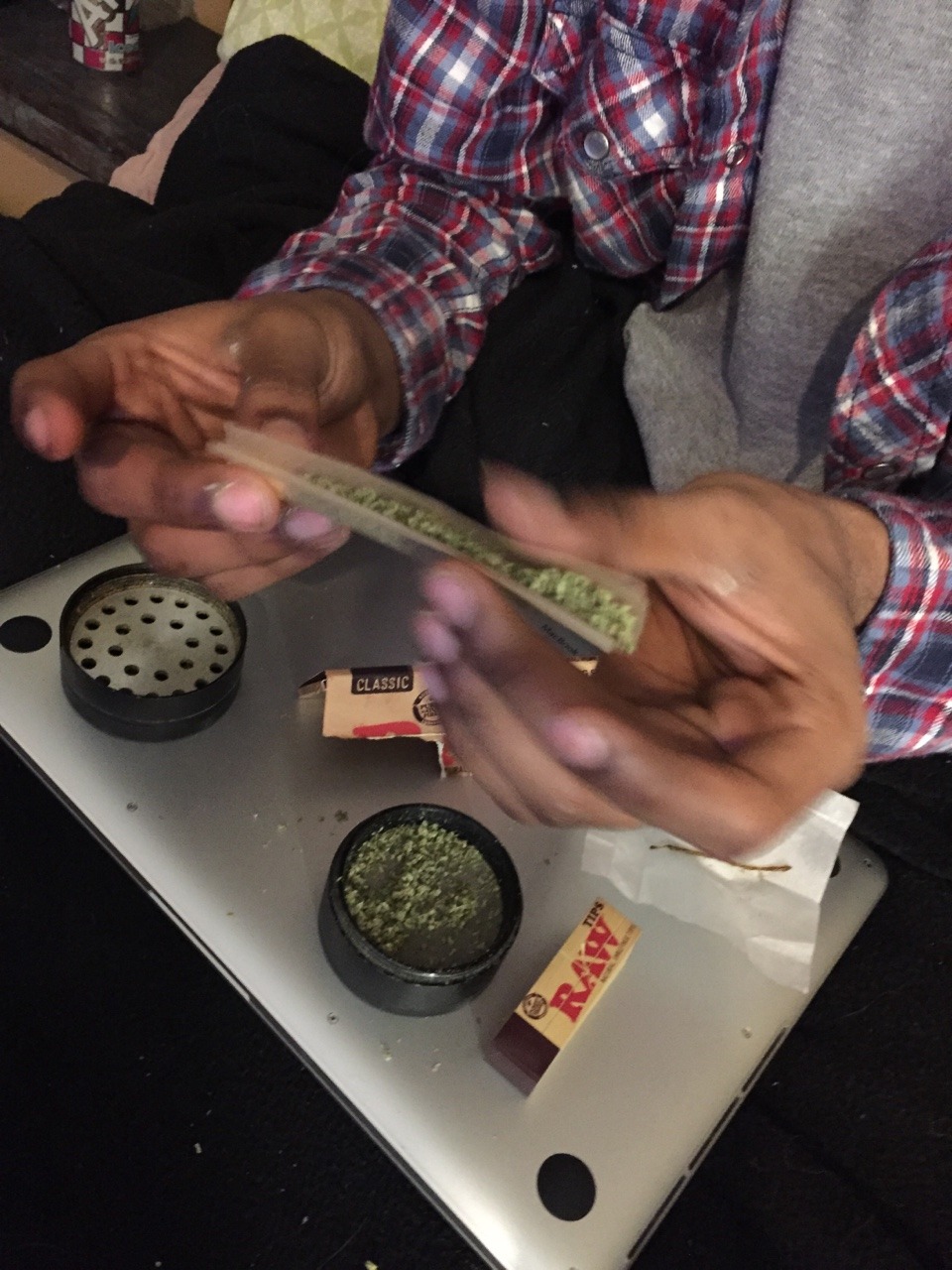 veraisastoner:  Bby rolling up 