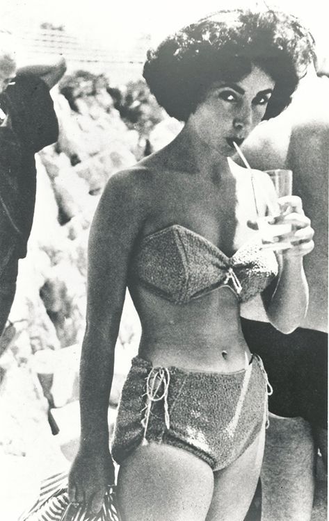 XXX all-about-old-times:  Elizabeth Taylor in photo