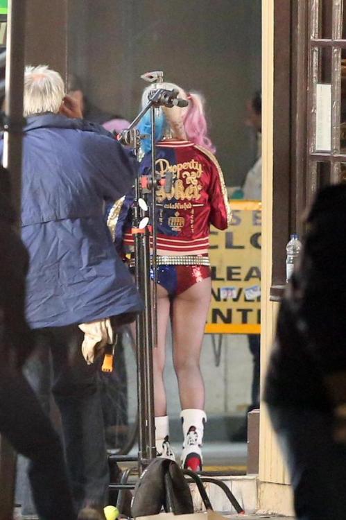 hellotailor:Margot Robbie’s Harley Quinn costume vs. Gwendoline Christie as Captain Phasma in Star W