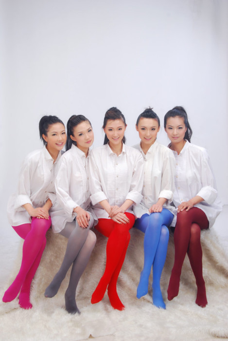 thenylonriots:  phpaul:  Five Asian beauties in tights!  (via TumbleOn )