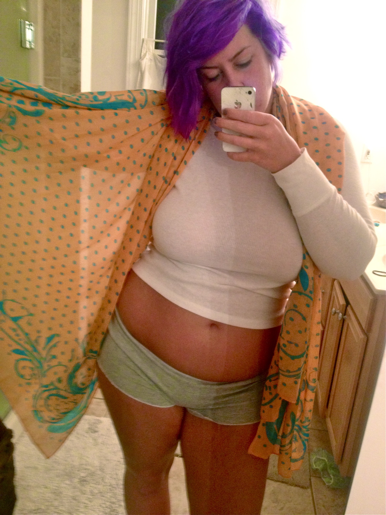 killerkurves:  deathbeforediet:  Digging the hell out of this new scarf I just got!