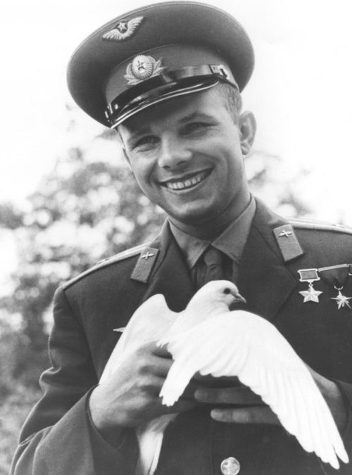 sovtime:  Первый космонавт Юрий Гагарин с белым голубем. The first cosmonaut Yuri Gagarin with a whi