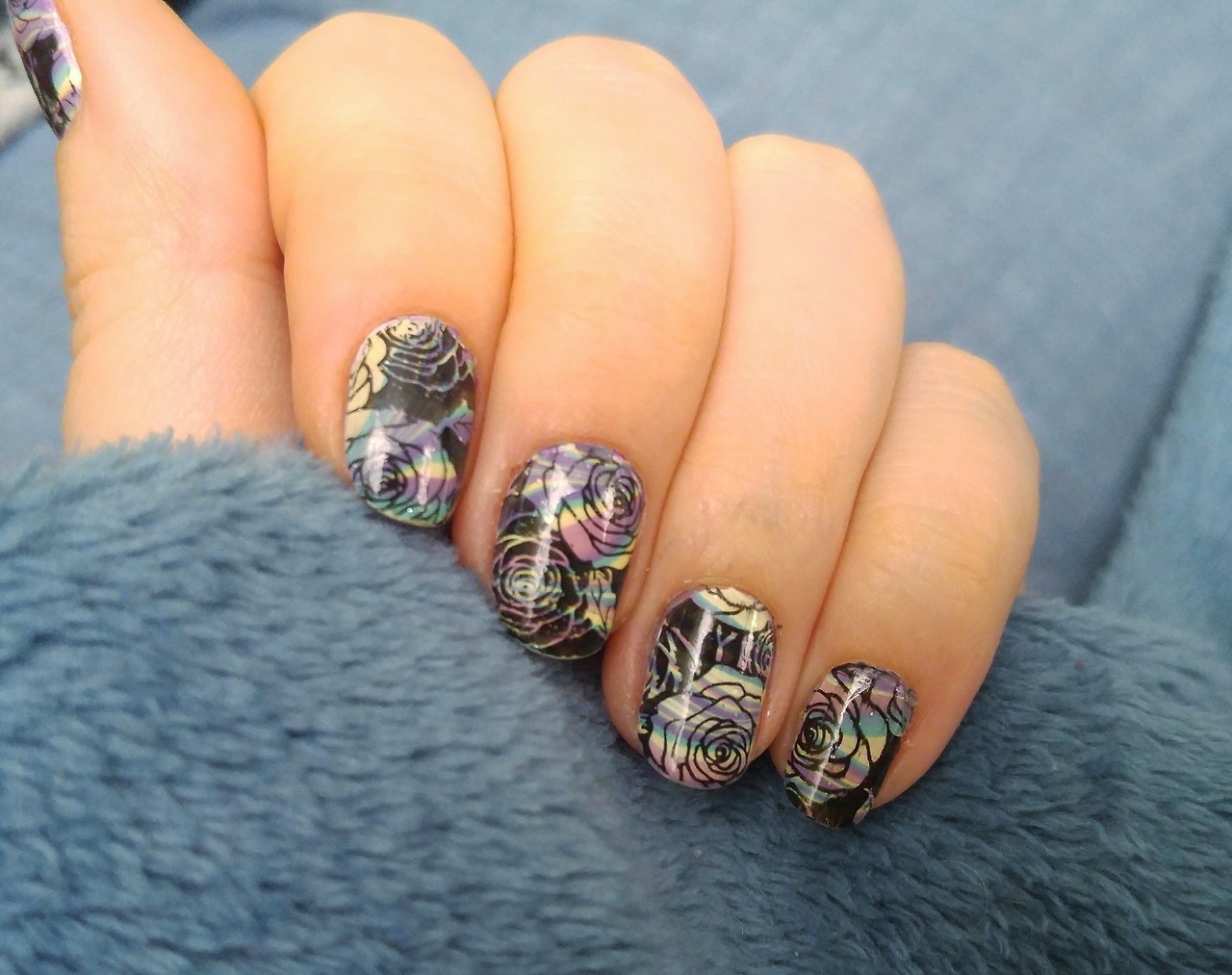 polishheadache:  I’ve had no ambition to do my nails lately. Today I had ALL the