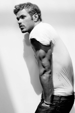    Kellan Lutz. 