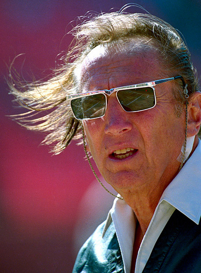 &ldquo;stop giving juice to the raiders, cause al davis never paid us&rdquo;