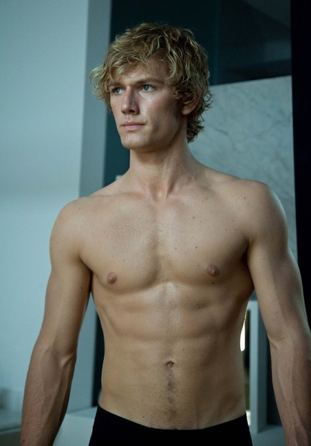 diggin-tha2-dude:  Alex Pettyfer