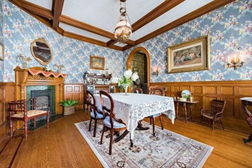 househunting:$849,900/8 brFall River, MALITERALLY LIZZIE BORDEN’S HOUSE:“ Announcing the Maplecroft 