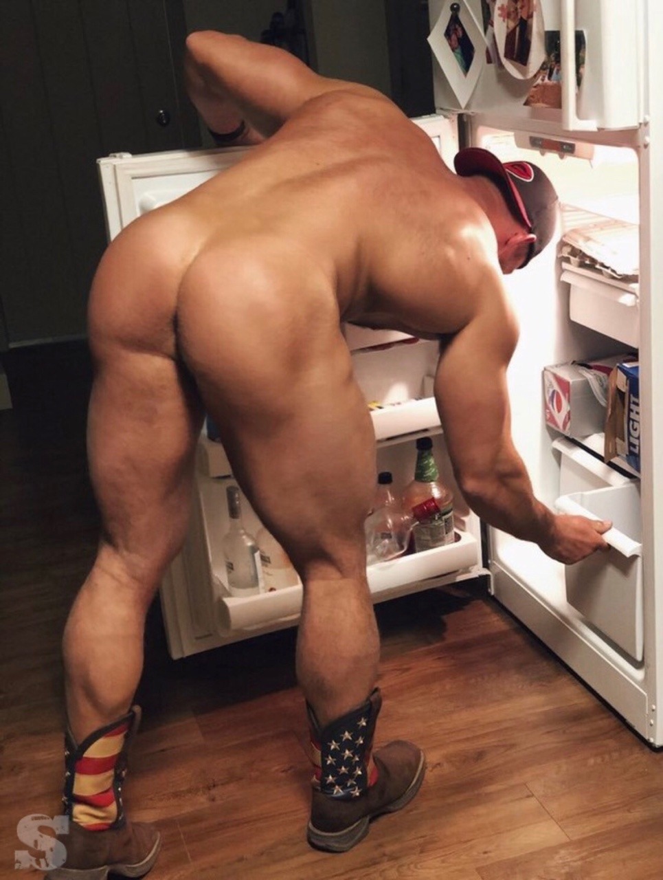 monsieur-gracieux:  budznbrewz:  eurobeef:    Gotta repost this hot fucker every