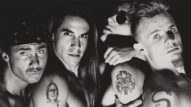 sexymexicanmaid:  RHCP, black and white.