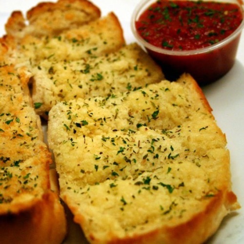 lunachicktv:Favorite Foods + Garlic Bread