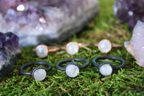 peaceful-moon:  peaceful-moon:  30-50% off all of my handmade jewelry!  Lots of rings for บ+  think i might auction some of these off