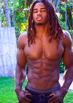 yeaimaundercover:  😩😍 nothing like a dread head
