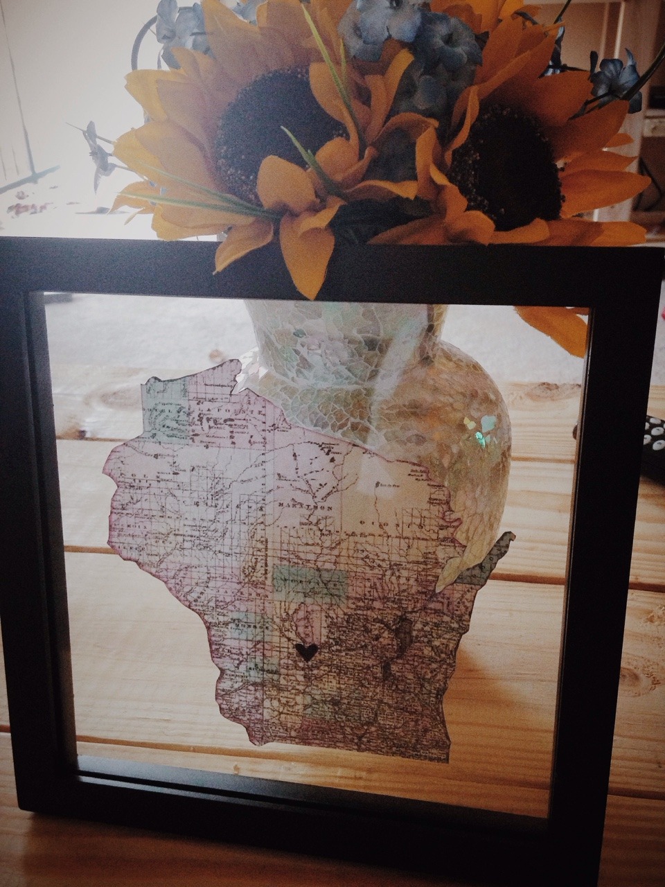 ktcorn:  I’ve been trying to figure out WHAT to put in this pretty frame I bought…