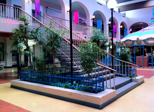 sleazeburger:  Carousel Mall in California