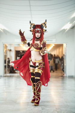 cosplayblog:  Alexstrasza from World of Warcraft  Cosplayer: Tine Marie Riis [FB | YT]  Photographer: SAKS photography   