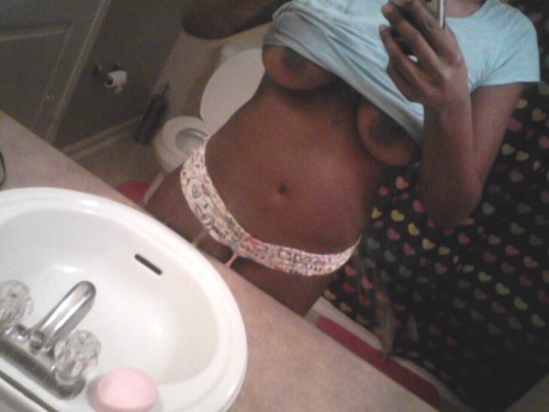 sexyblackcuties:  Tittie flash