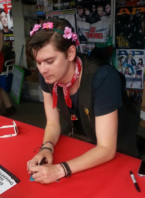 whatacatchfrankie:Ladies and gentlemen, I present to you William Beckett in a flower crown. No photo