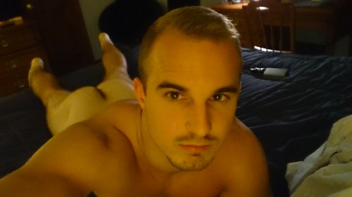 texasfratboy:  what a hottie - his eyes make me melt!