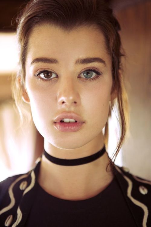 jdbetter:  romancingbeauty:  Sarah McDaniel - Heterochromia at its finest  ☁️