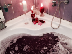 thequeenrex: Lush + Body Shop = Pretty Purple