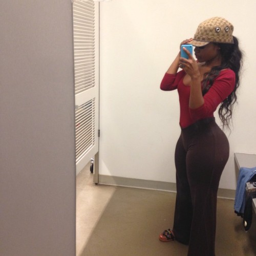 allthingsbootiful:nikkinatural 