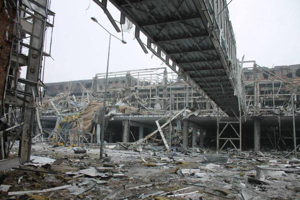 rojsebastien:  Pictures from Donetsk airport today (Jan 22, 2015) 