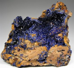 bijoux-et-mineraux:  Azurite on matrix -  Mount Chalmers Mine, Rockhampton, Rockhampton Region, Queensland, Australia  