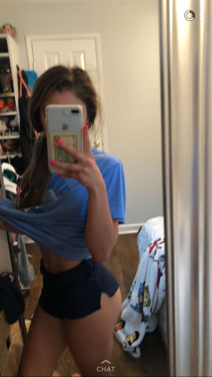 teencreeper13: Who wants her nudes / Snapchat? Dm for price