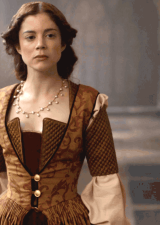 (Almost) Every Costume Per Episode +Katherine Of Aragon's Gold Kaftan With Red Print In 1x03,6