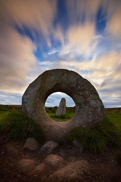 birdsofrhiannon: Men-An-Tol by Helen Dixon. Ancient standing stones on the West Penwith Moor in Corn