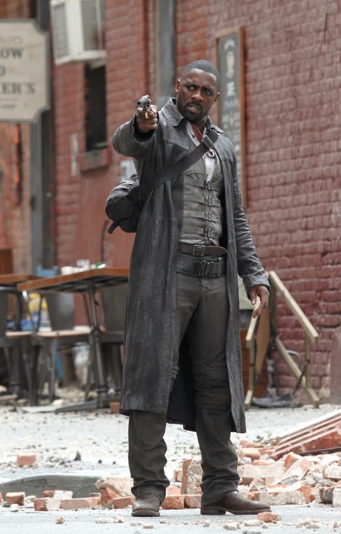 razztazticffn:dailydris:Idris Elba and Jackie Earle Haley on set of “The Dark Tower”Protect the Beam