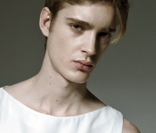 kradhe:    Diego Moncada by Alejandro Rodríguez for Male Model Scene  