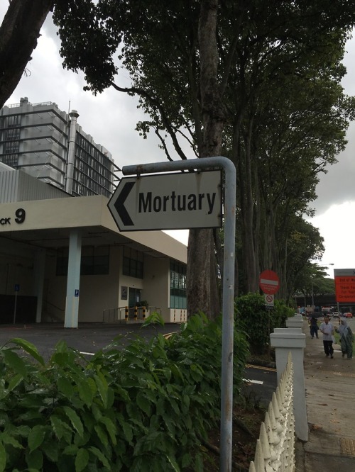 The death of kerning Photographed at the Singapore General Hospital, the rs aren’t only unkerned, they appear to have a large right sidebearing, so the sign reads Mor tuar y. Submitted by Cam Ban.