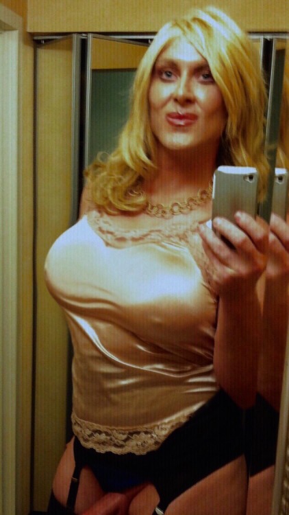 karla01tv:  willcu14:  Want to come over tonight?  mmhhhmmm…superb… 