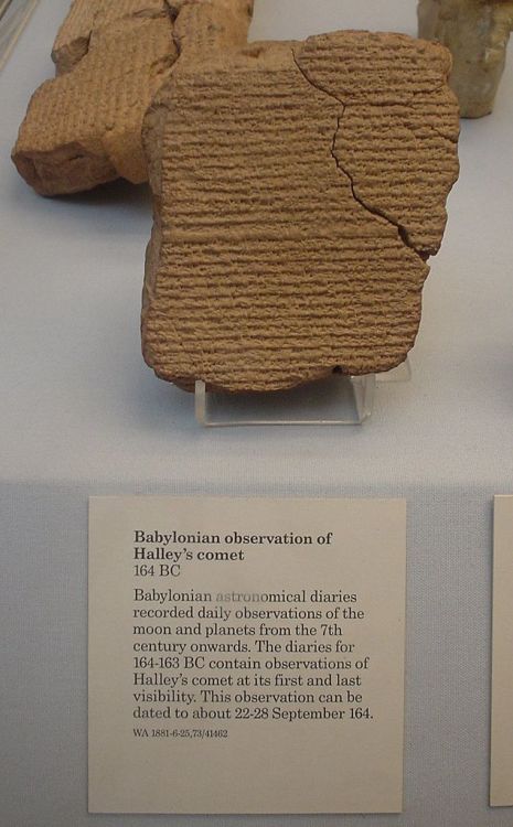 worldhistoryfacts:Record of Halley’s Comet in 164 BCE in Babylonian cuneiform. Halley’s comet, which