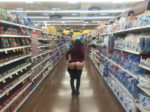 nebby9: emersoncane: Spreading my ass cheeks, getting some groceries. I love flashing in public ;) -