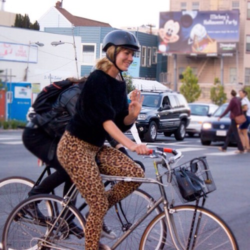 bikepretty: A friendly cyclist spotted at Valencia & Cesar Chavez. Leopard is the new hi-viz, y