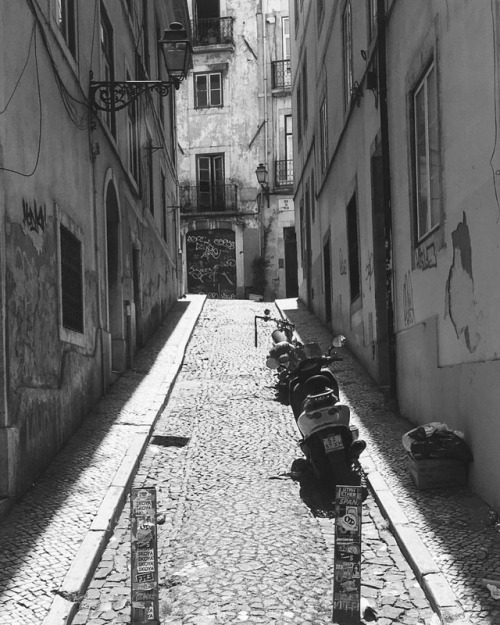 Esperando a Manoel. (at Bairro Alto, Lisboa, Portugal)