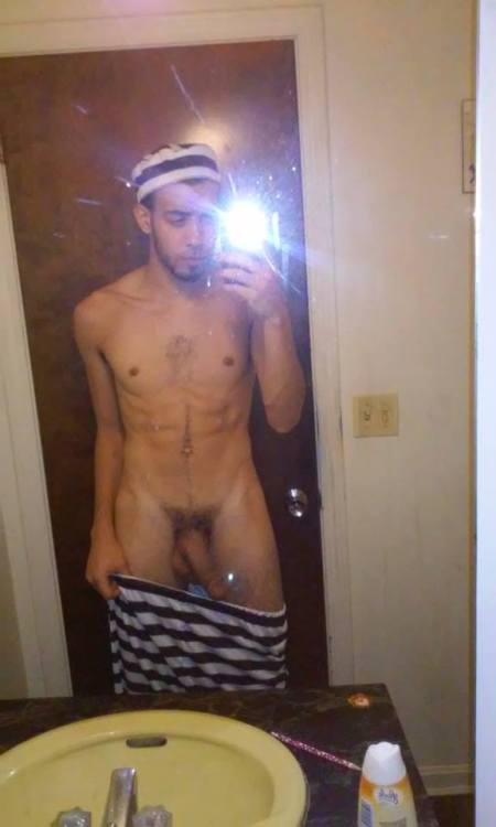 bate-orade:  Jerk Off Here