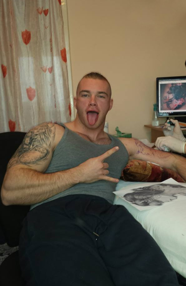 velikimomci: serbian-muscle-men:  More of his pics here -&gt; http://serbian-muscle-men.tumblr.com/post/144652773724/more-of-his-pics-here